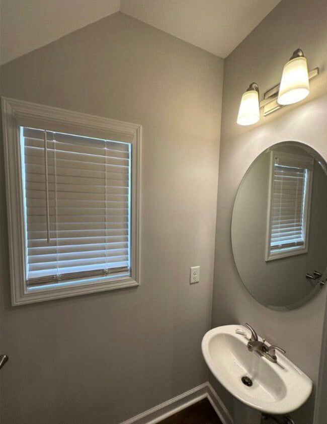 Building Photo - 703 Georgetown Cir