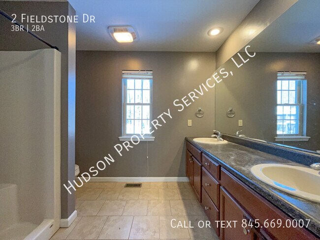 Building Photo - 2 Fieldstone Dr