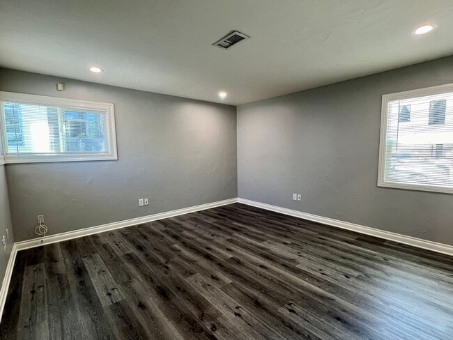 Building Photo - Beautiful Remodeled 1-Bedroom Cottage w/Central A/C and Parking in Hillcrest