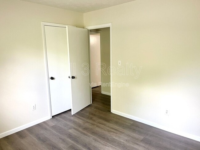 Building Photo - 5165 Fairforest Dr