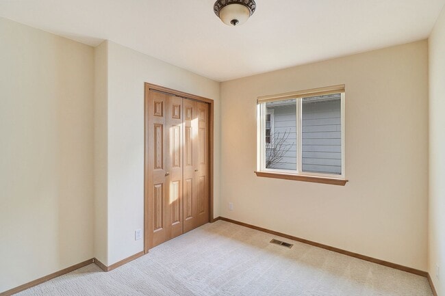 Building Photo - 2 Bed 2 Bath w/Large Office - Penn Cove Views - NAS Whidbey