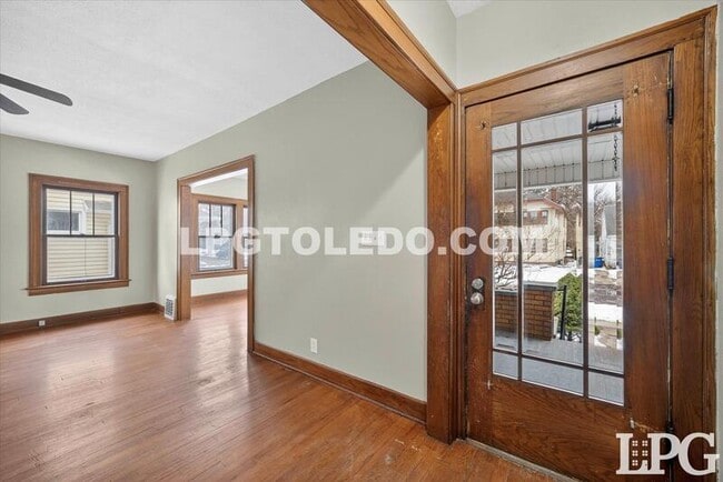 Building Photo - 4136 N Lockwood Ave