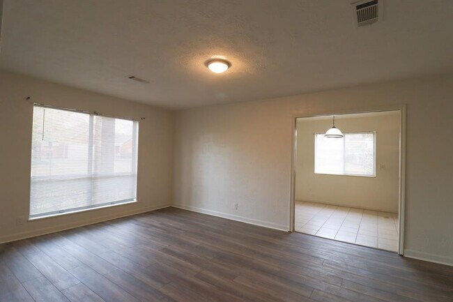Building Photo - 5335 Cambridge Ln