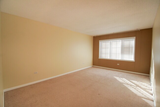 Building Photo - 7400 Lincoln Ave