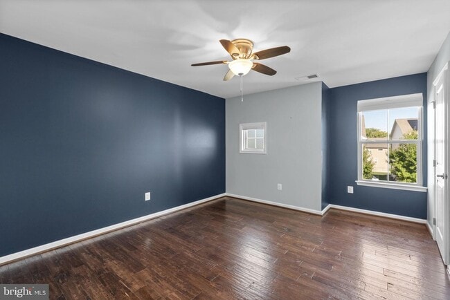 Building Photo - 2419 Vly Vw Wy