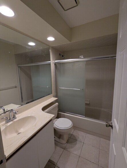 Building Photo - 1008 Woodhaven Dr