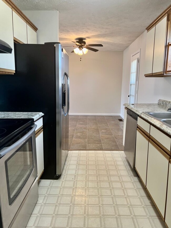 Building Photo - AVAILABLE NOW! 3 Bedroom, 2 Bath Home off Needmore Road