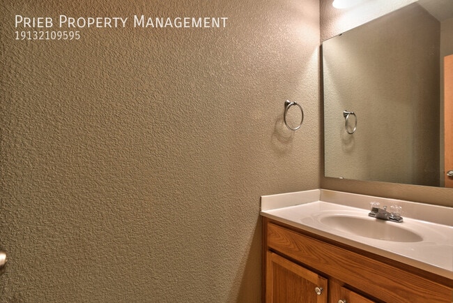 Building Photo - 902 S Woodson Ct