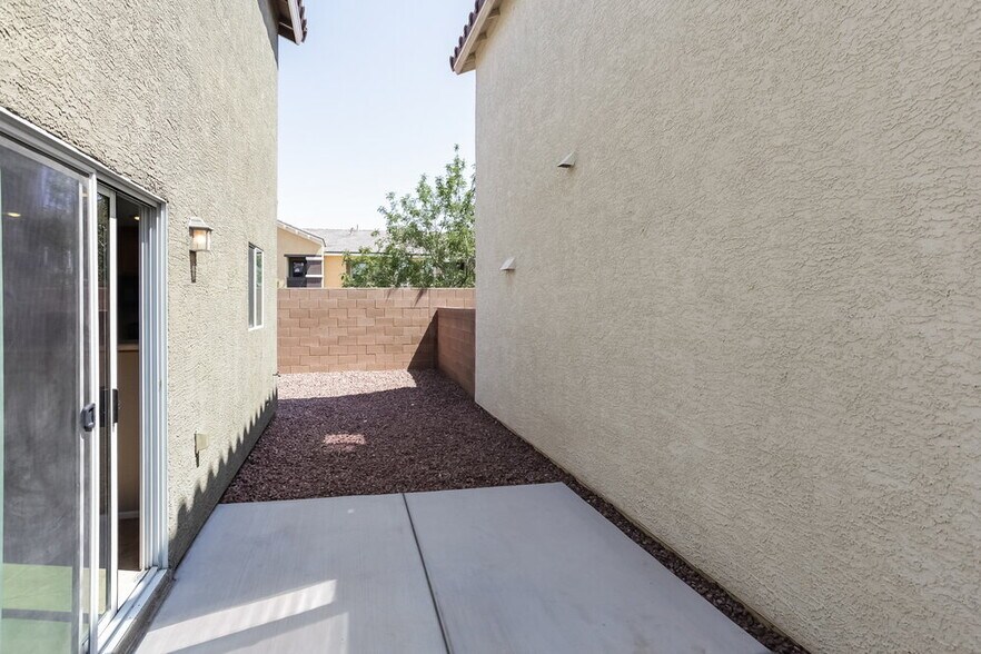Building Photo - 3342 Villa Fiori Ave