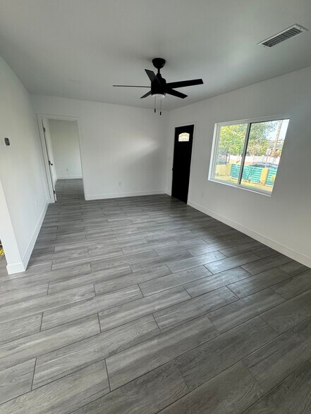Building Photo - 1121 La Puerta St