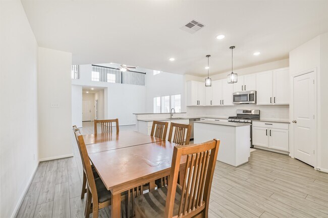 Building Photo - 30812 Willow Green Ln