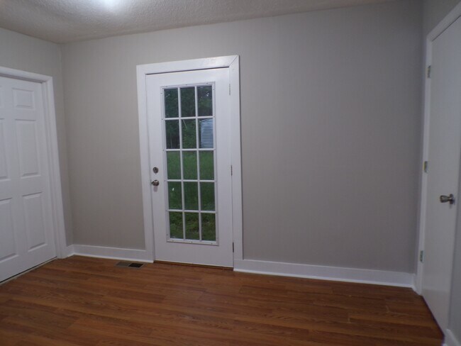 Building Photo - 213 7th Ave