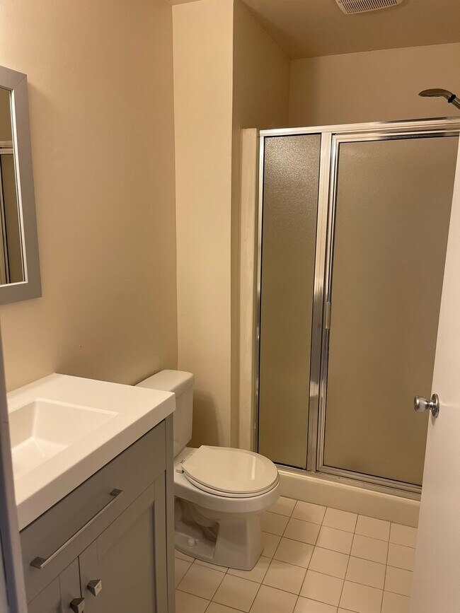 Building Photo - 105 Foxfire Dr