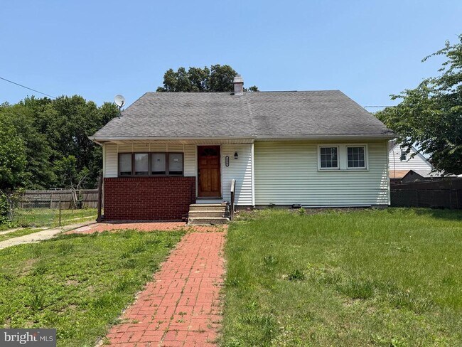 Primary Photo - 236 Larchmont Dr