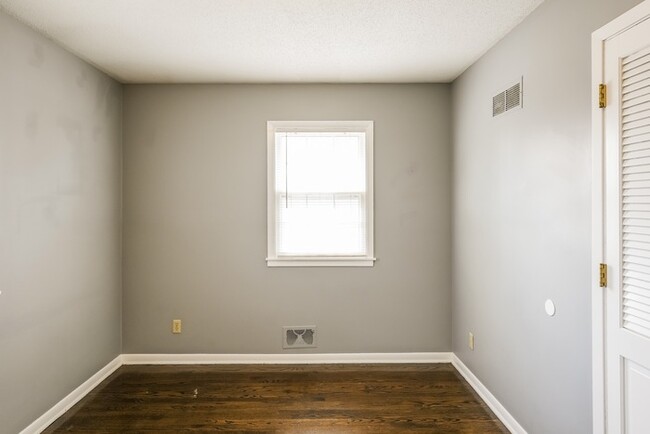 Building Photo - Awesome 3 Bedroom in Raytown