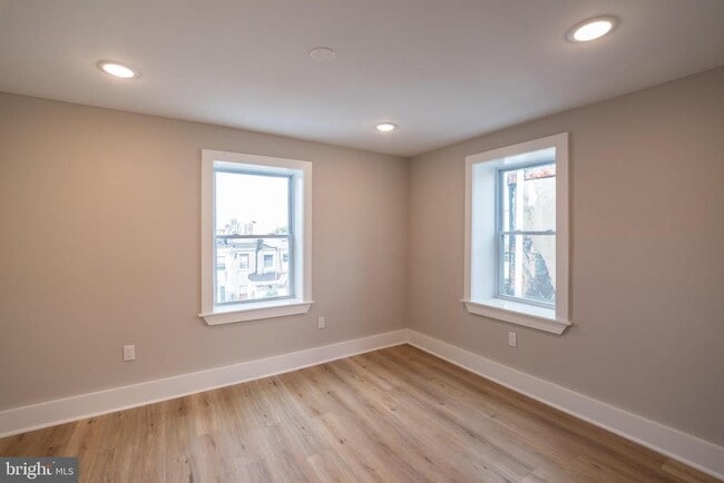 Building Photo - 2825 W Girard Ave