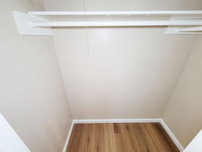 Building Photo - NICE 3 BEDROOM 2 BATH LEASE HOME IN SPRING...