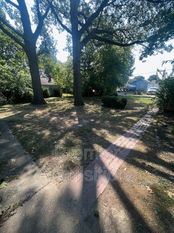 Building Photo - 126 E 3rd St