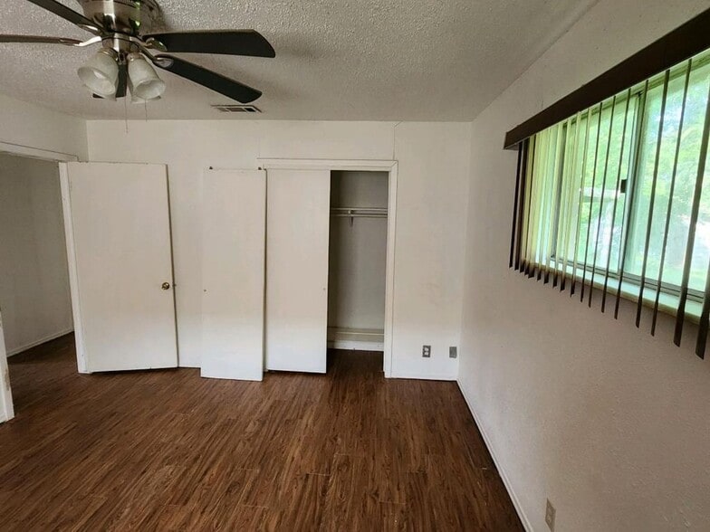 Building Photo - 208 Southview Dr