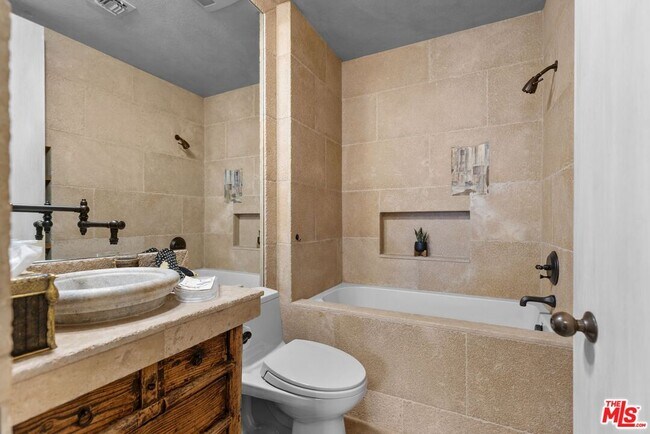 Building Photo - 605 N Hillcrest Rd