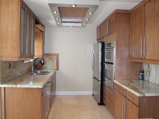 Building Photo - 1901 Brickell Ave