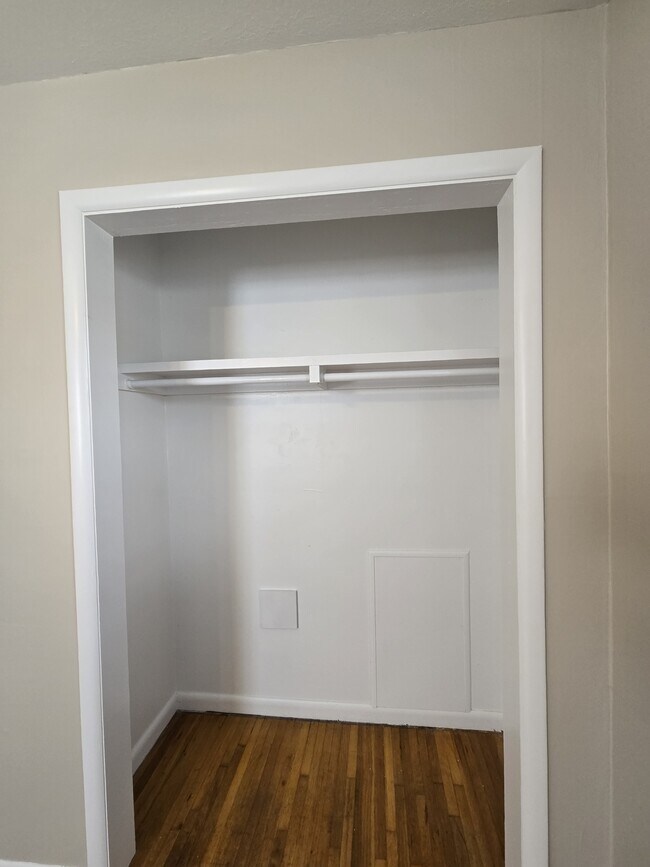 Building Photo - 333 N Colby Ave