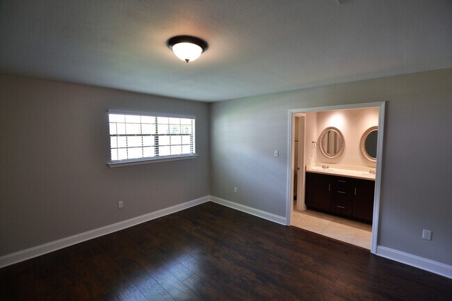 Building Photo - Newly renovated home in Beau Village Subdivision in Denham Springs near I-12
