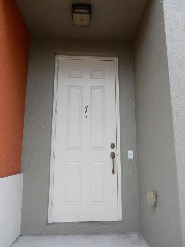 Building Photo - 540 Amador Ln