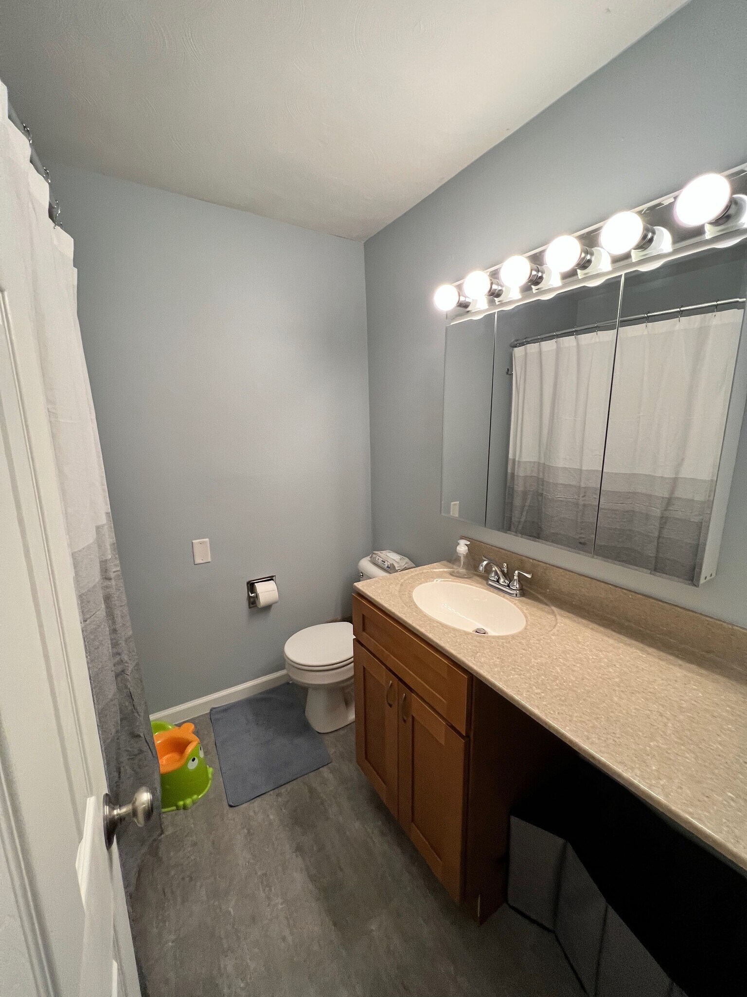 Building Photo - 806 Crescent Dr