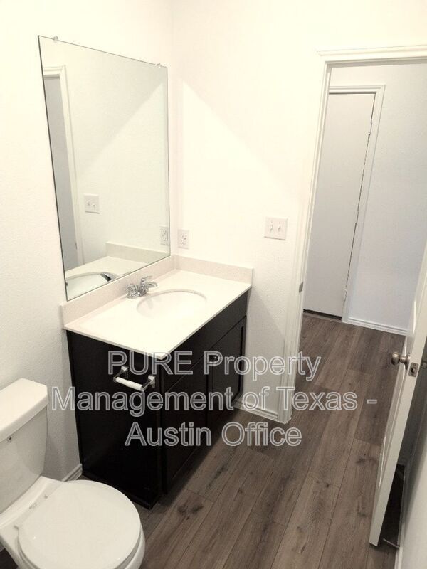 Building Photo - 12925 Michigan Shrs Trce