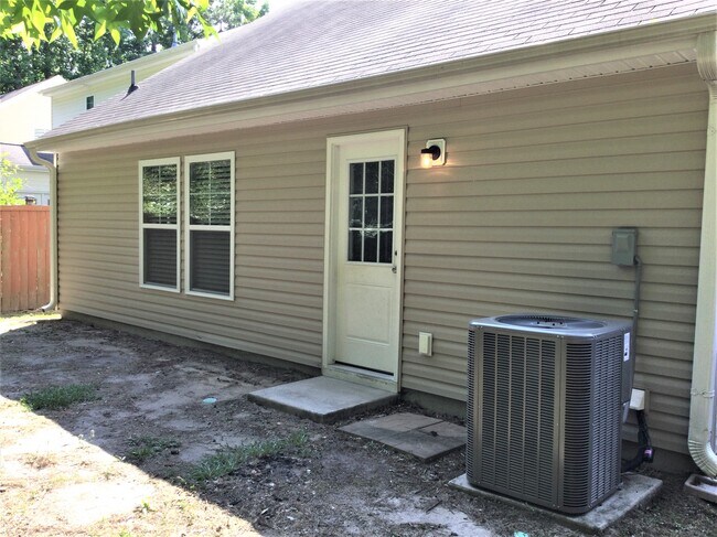 Building Photo - 3848 Annapolis Way