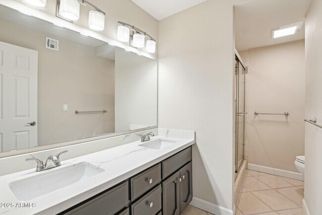 Building Photo - 5998 N 78th St