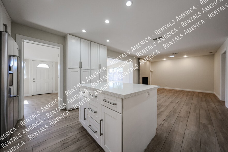 Building Photo - 105 E Hermosa Dr