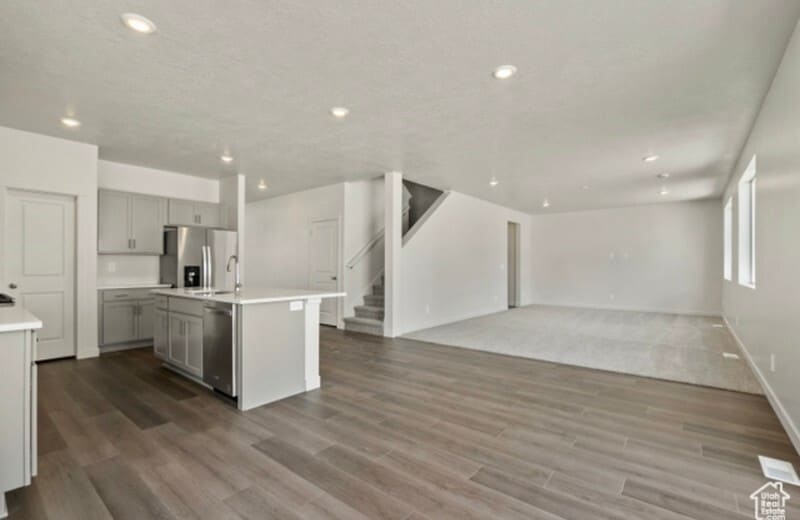 Building Photo - 565 E Lintel Rd