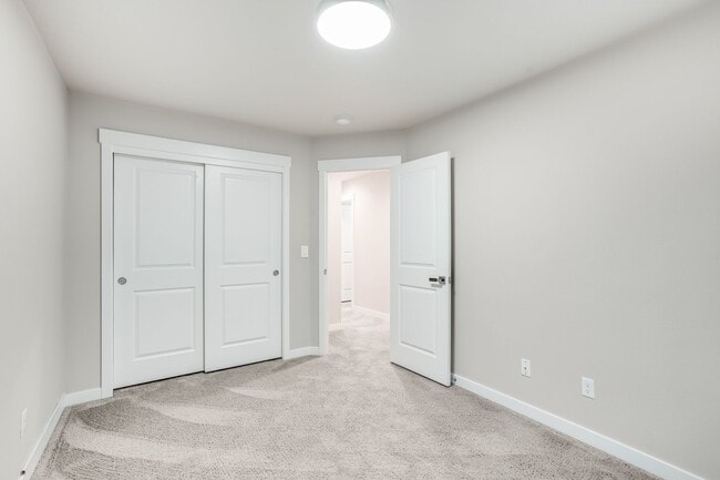 Building Photo - Beautiful 3 Bed, 2.5 Bath Rental Home in H...