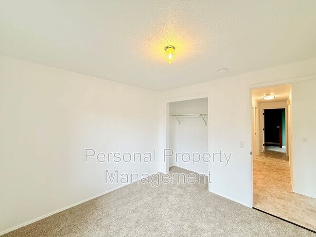 Building Photo - 1410 NE 72nd St