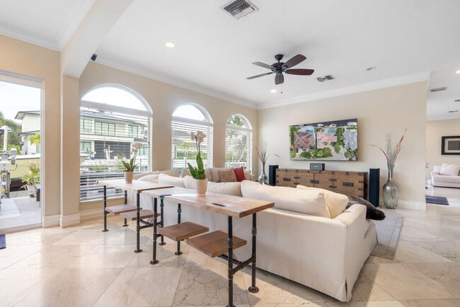 Building Photo - 961 Banyan Dr