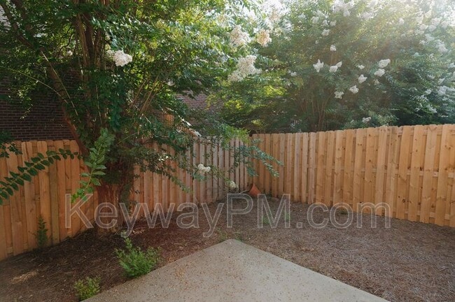 Building Photo - 212 Sarah Creek Ct