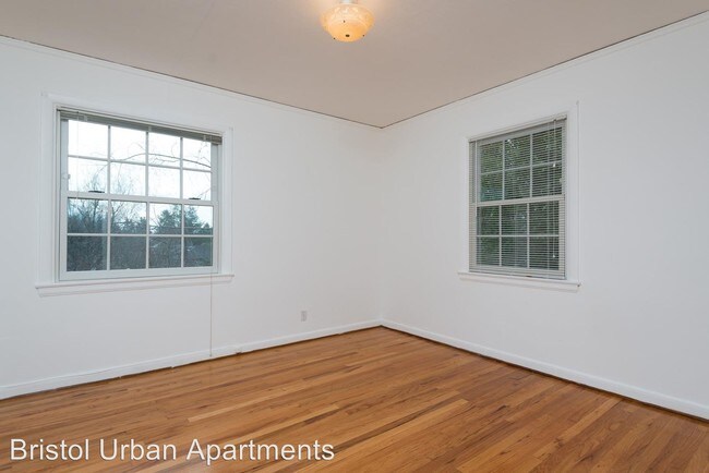 Building Photo - 5520 NE Sandycrest Terrace