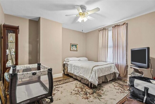 Building Photo - 2315 Los Angeles Ave