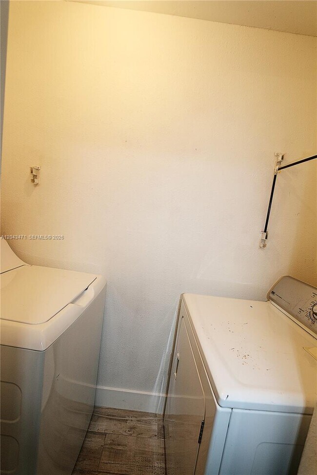 Building Photo - 10755 SW 108th Ave