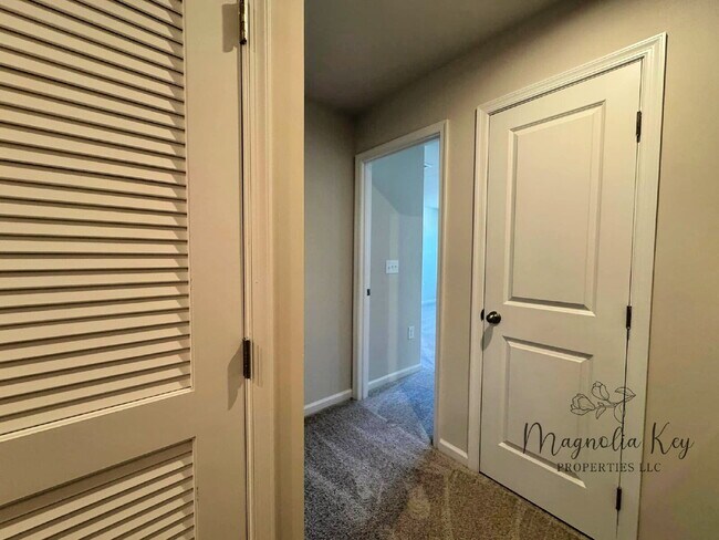 Building Photo - New 3 bed 2.5 bath Townhouse in Forestbrook