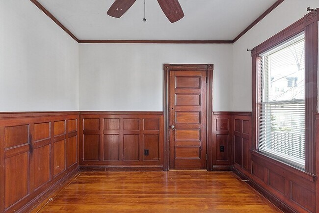 Building Photo - 733 Hale St