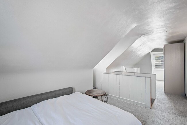 Building Photo - Fully Furnished 2 Bedroom Townhome in Central Lawrenceville