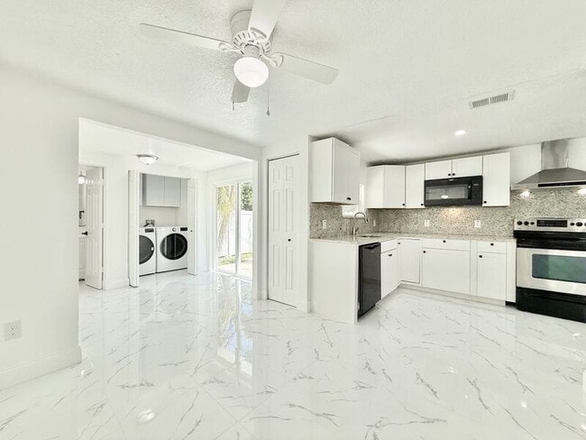 Building Photo - 2712 60th Ave N