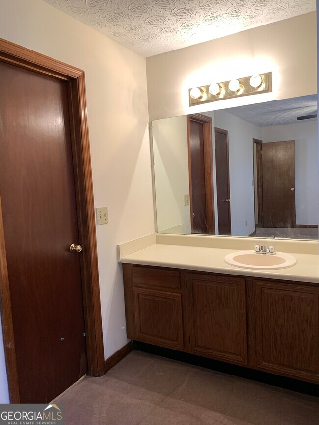 Building Photo - 1107 Booth Ct SW
