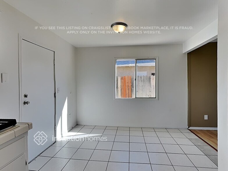 Building Photo - 10480 Hole Ave