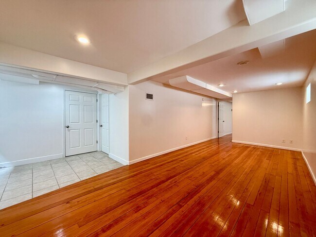 Building Photo - 909 Ouray Ave