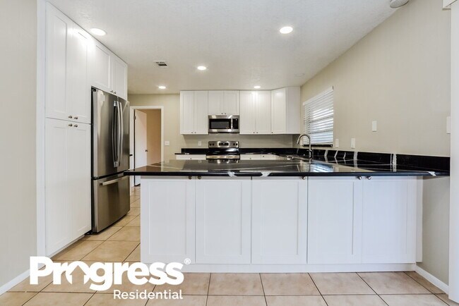 Building Photo - 938 N Jerico Dr