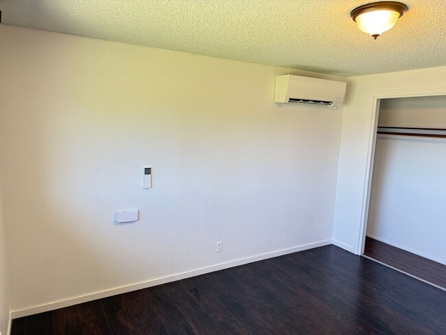 Building Photo - Discover this 3-bedroom 2-bathroom house in a great neighborhood!